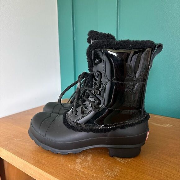 Hunter Women’s Black Original Patent Leather Shearling Lined Lace-up Boot - Picture 4 of 10